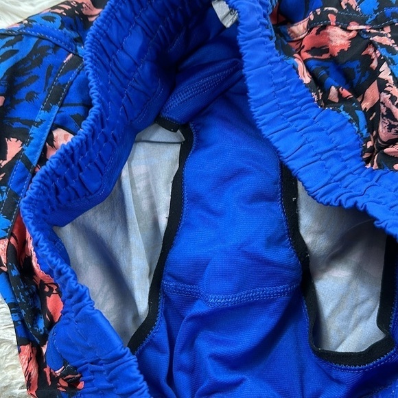 Lululemon Tracker Short IV (4-way Stretch) Paint Storm Harbor Blue Multi / Black - Picture 3 of 5